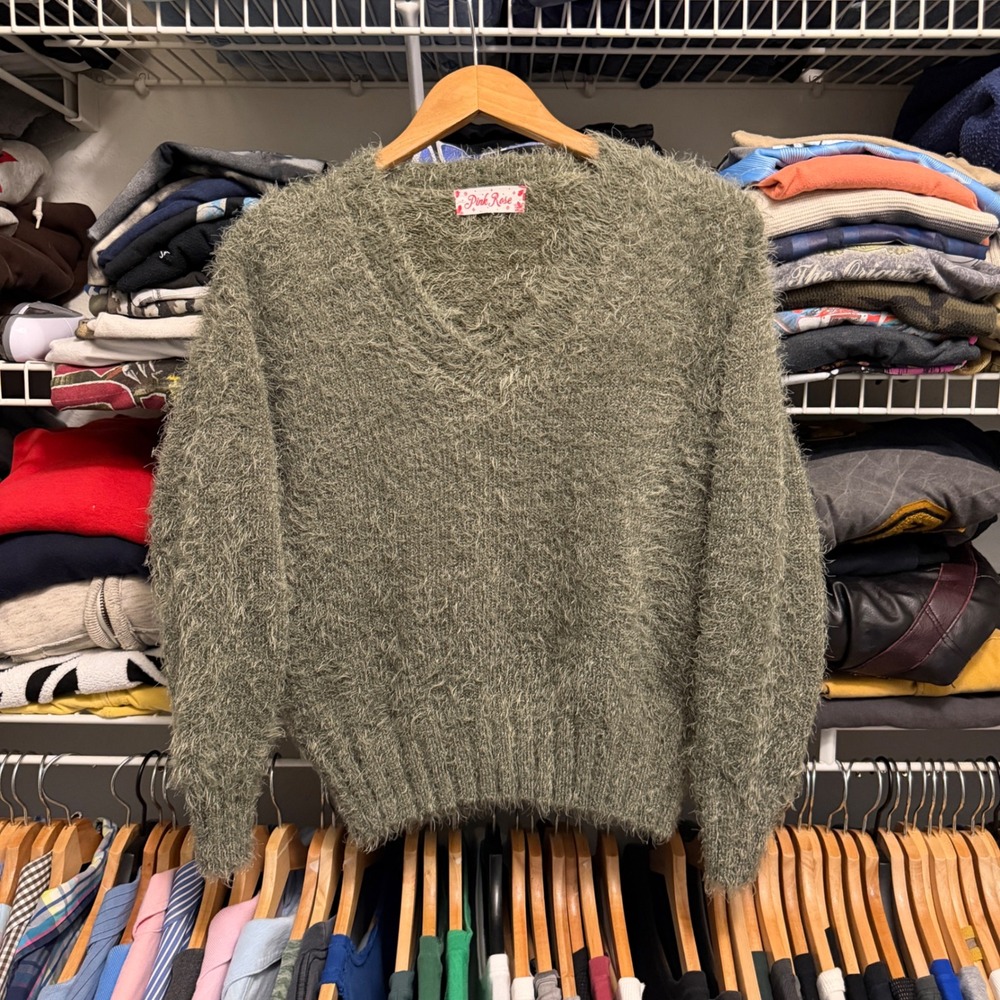 Pink Rose Sweater Women's Medium Green V-Neck Fuzzy Knit Pullover Kurt Cobain